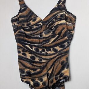 Miraclesuit size 14 Leopard abstract very FLATTERING!!!!